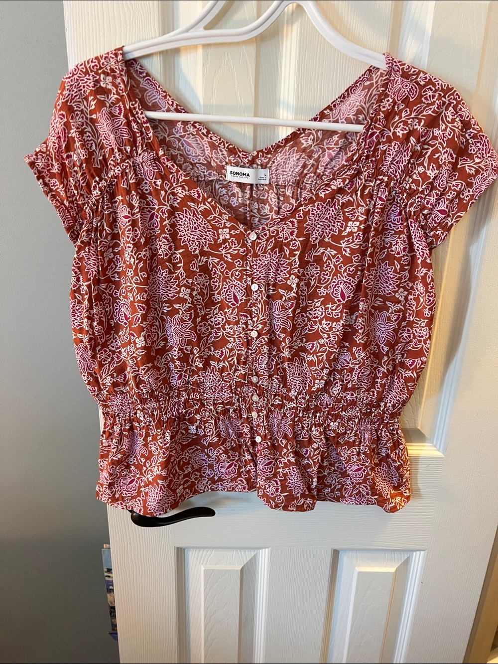Sonoma Rust-Red Floral Faux Button Front Smocked Waist Top; Size Large